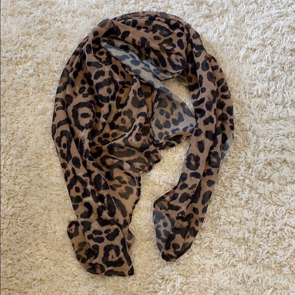 🌟LAST ONE🌟 Leopard Wrap - Picture 6 of 7